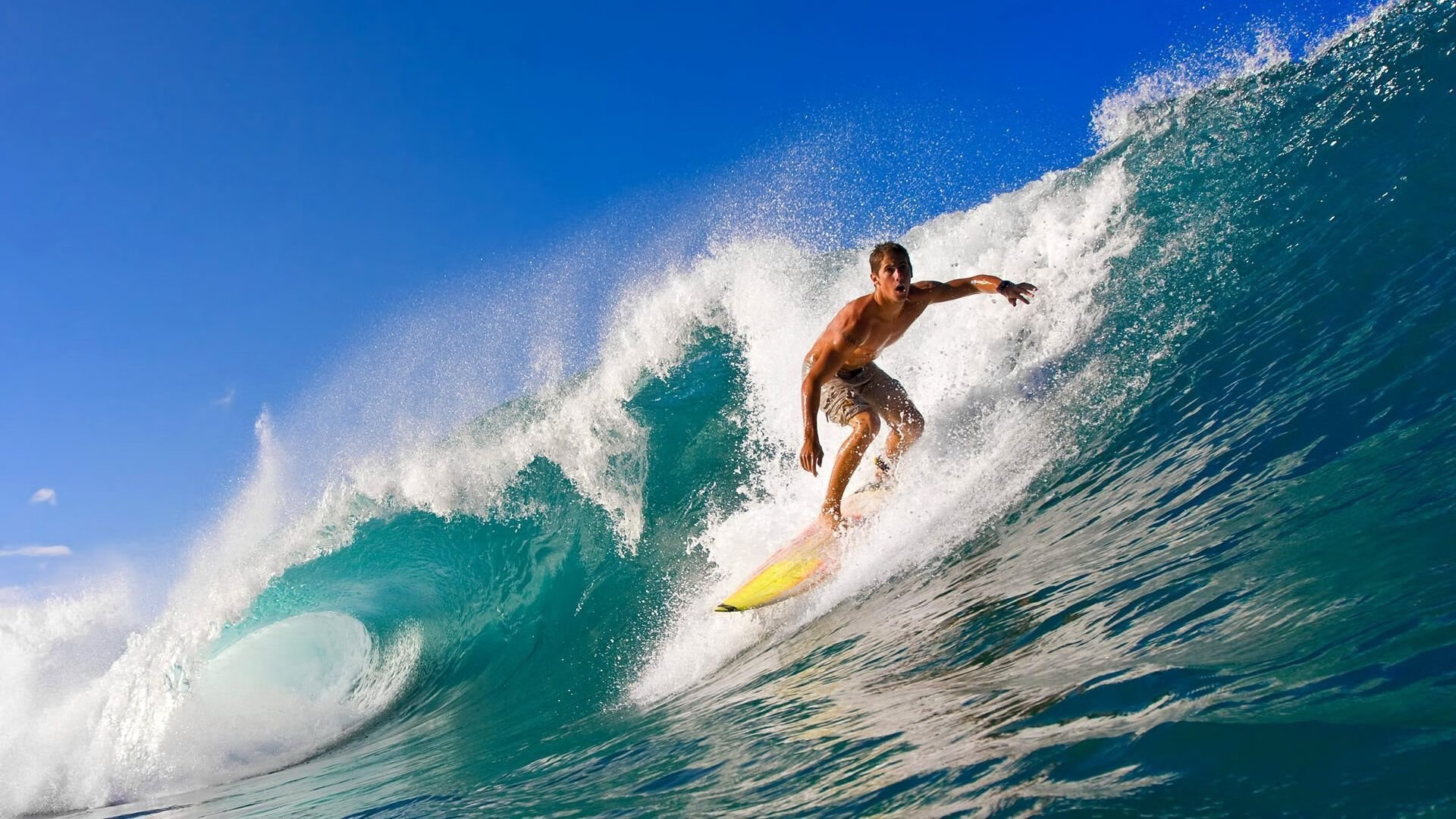 俱乐部与地方媒体合作推出球员成长短片增强地域认同，球队俱乐部靠什么盈利