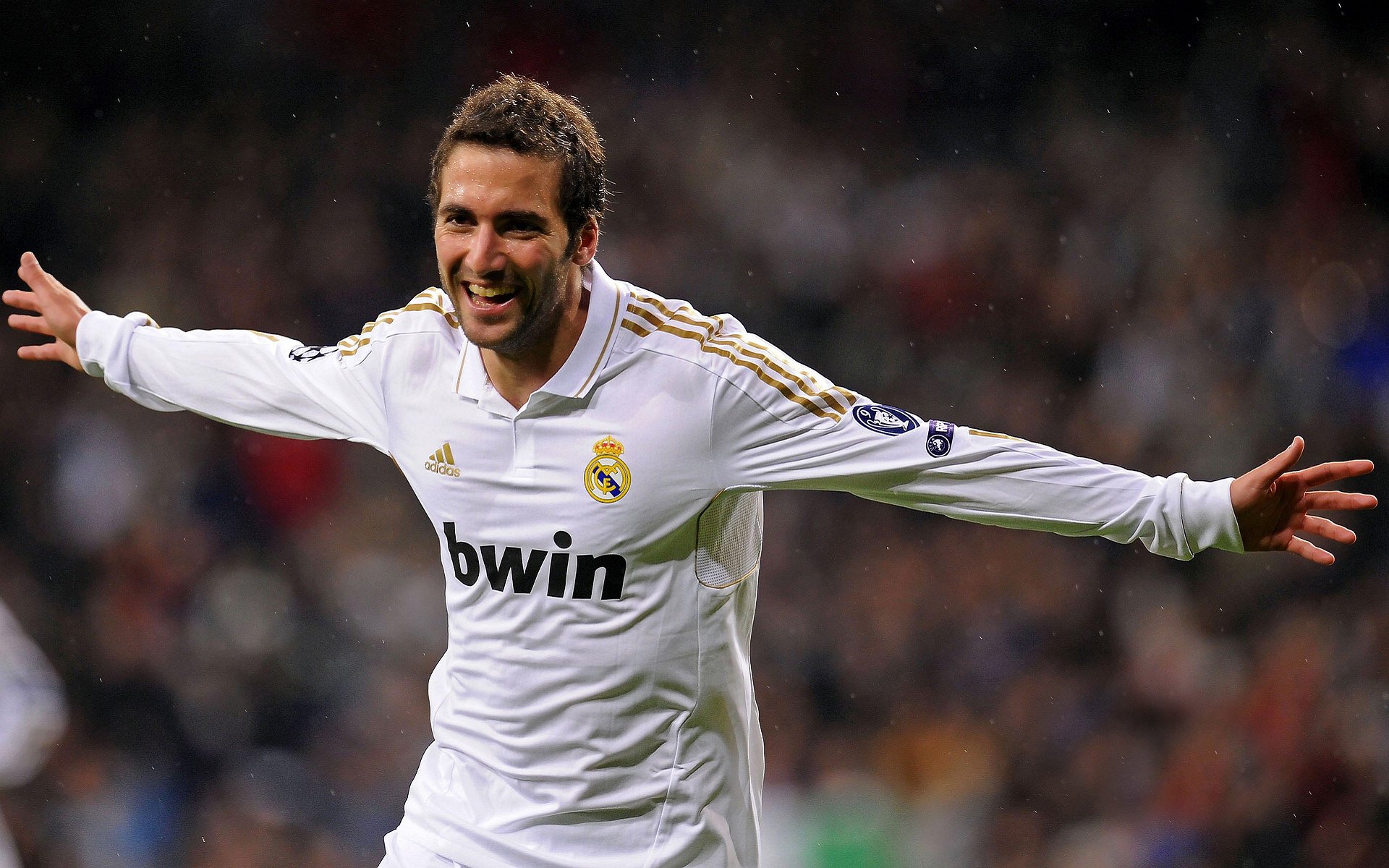 彩虹雷射兔幸运内裤重出江湖！山本由伸翻译笑：没洗引发年度爆笑潮流