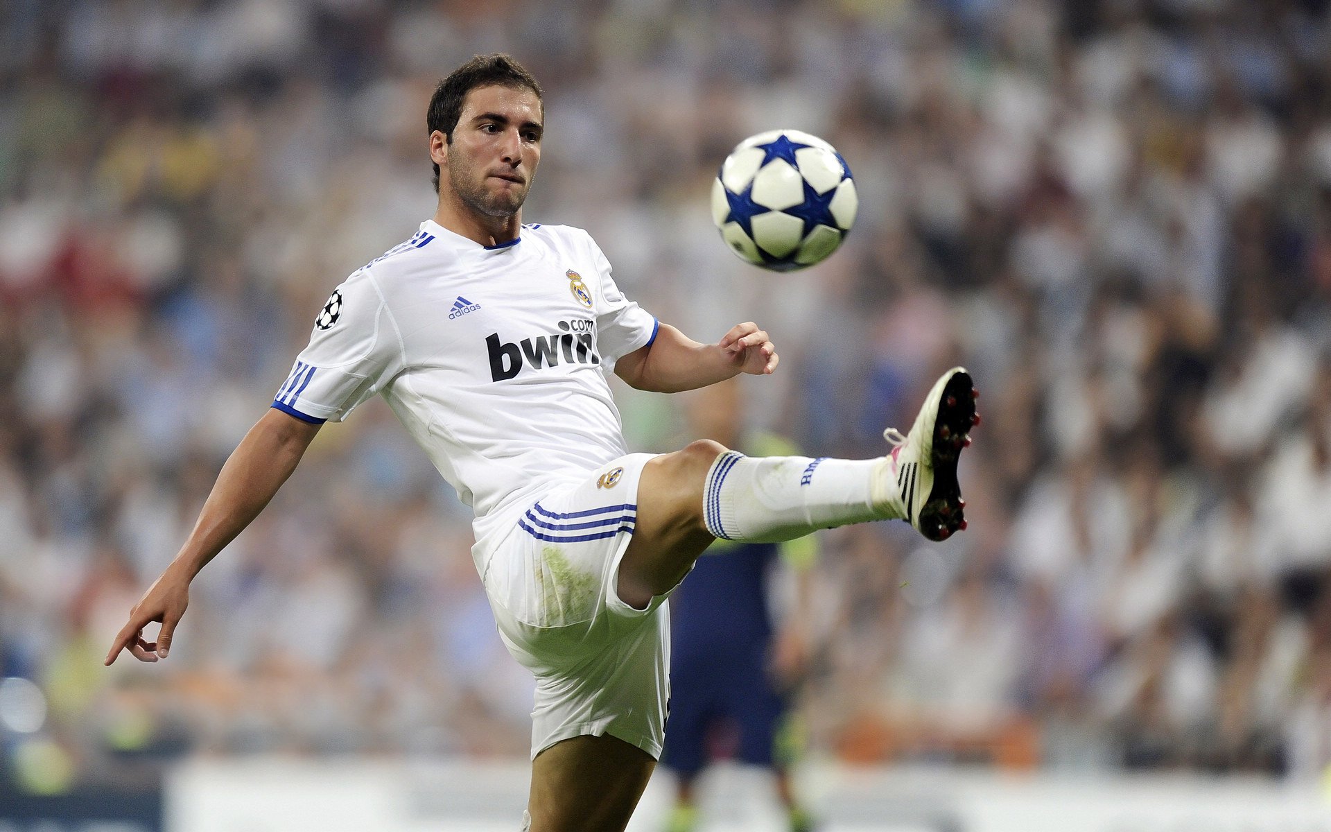 曼城越踢越顺，哈兰德的脚感越来越恐怖，哈兰德穿曼城球衣