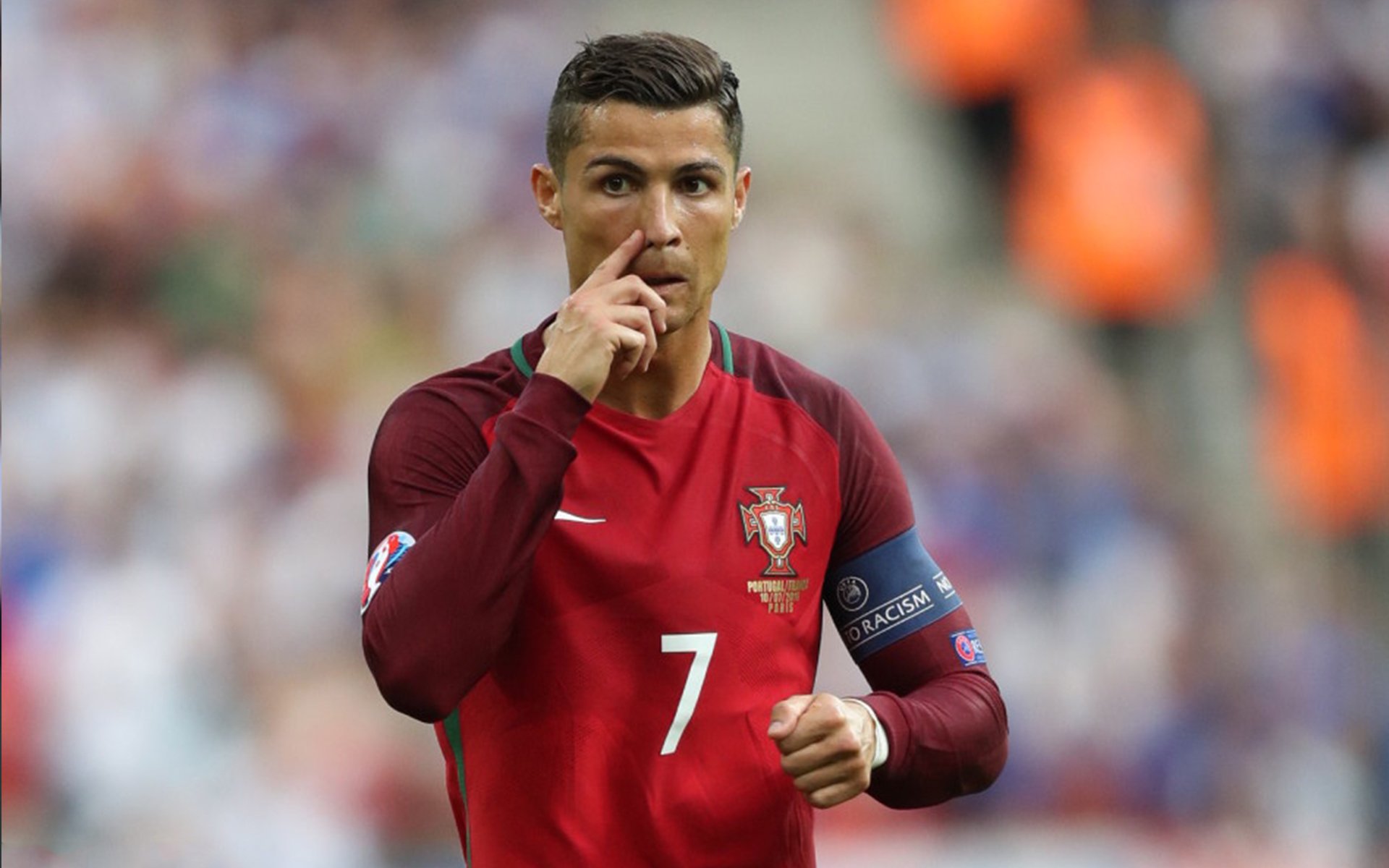 复古运动会 老式球衣与木质球拍带来时光倒流感